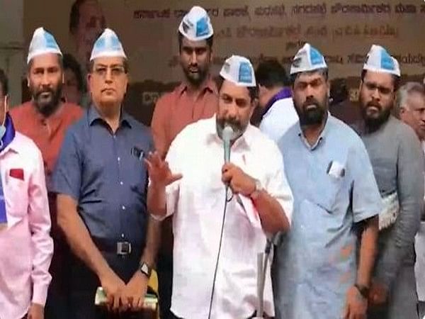 AAP joins protest of Bengaluru civic body workers