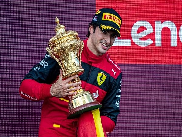 Sainz claims maiden win at British F1 GP, Zhou survives huge crash - Read  Qatar Tribune on the go for unrivalled news coverage
