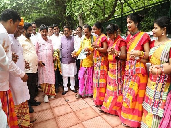 Prez polls: Dharmendra Pradhan joins folk artists in tribal dance as Murmu leads in counting
