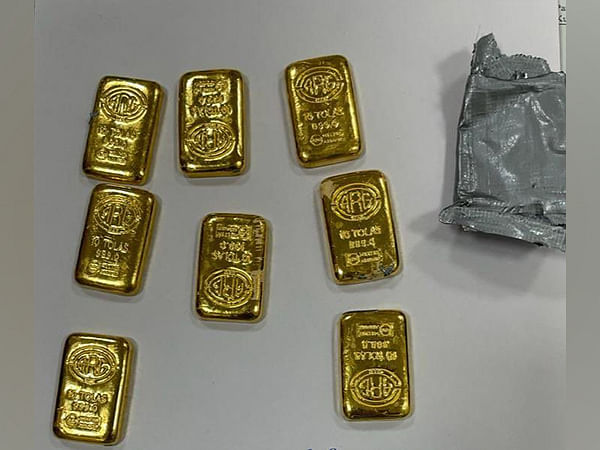 Man arrested for concealing gold worth Rs 49.27 lakh while travelling from Dubai