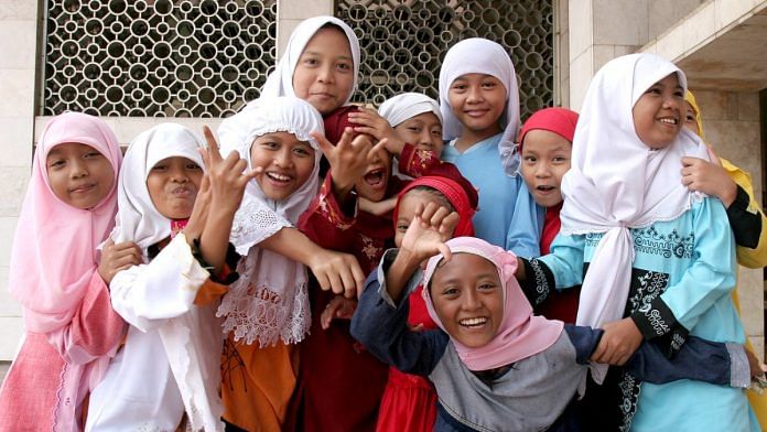 Girls at the Mustiqlal Mosque in Jakarta, Indonesia, 2006 | Wikimedia Commons