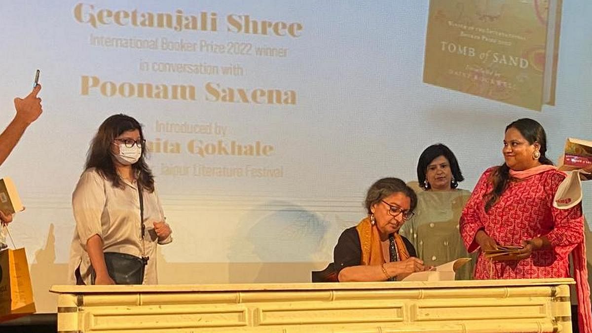 Geetanjali Shree Geetanjali Shree signs copies of 'Tomb of Sand' at the India Habitat Centre, Delhi as fans wait in line