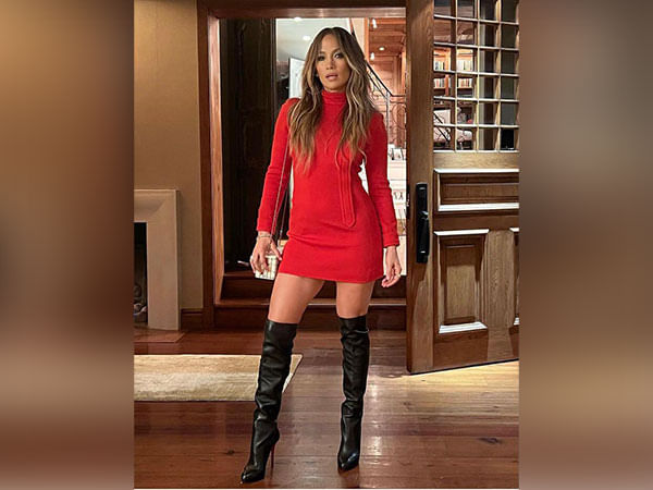 Jennifer Lopez looks drop-dead gorgeous in her first post-wedding picture