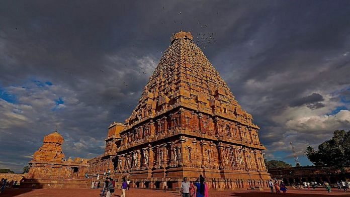 The Brihadeeshwara temple at Thanjavur, which according to Chola inscriptions was endowed with tonnes of gold and royal insignia violently seized from rival dynasties| Wikimedia Commons
