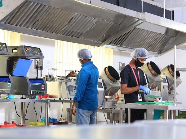 In collaboration with Nucleus Kitchens, Kolkata's E-Dabba opens 4 cloud kitchens in Bangalore Plug and Play Kitchen