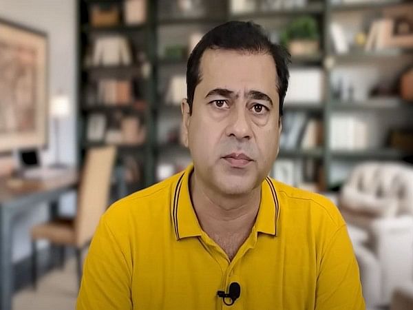 Pakistan: Senior journalist Imran Riaz Khan stopped from leaving country 