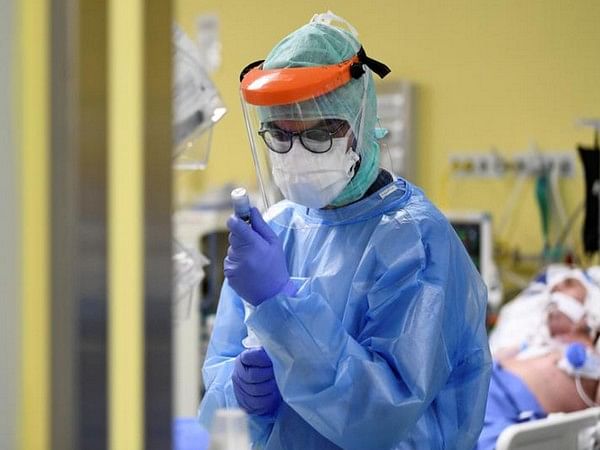 Italy tightens COVID health protocols as pandemic indicators worsen