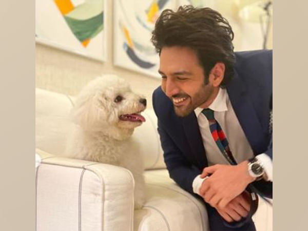 Kartik Aaryan cozies up with pet pooch Katori Aaryan