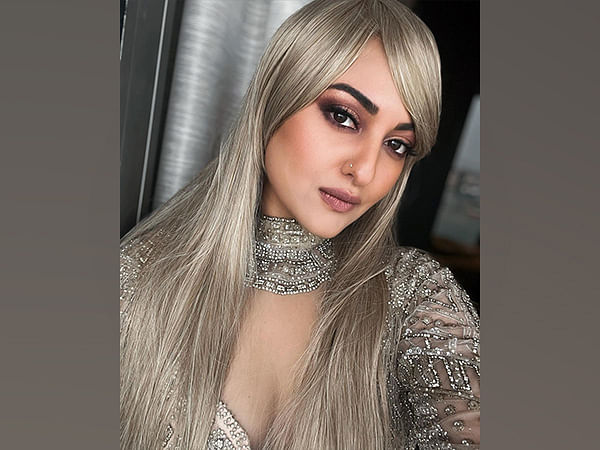 Sonakshi Sinha flaunts her 'bomb' and blonde hairstyle, Huma Qureshi calls it scary
