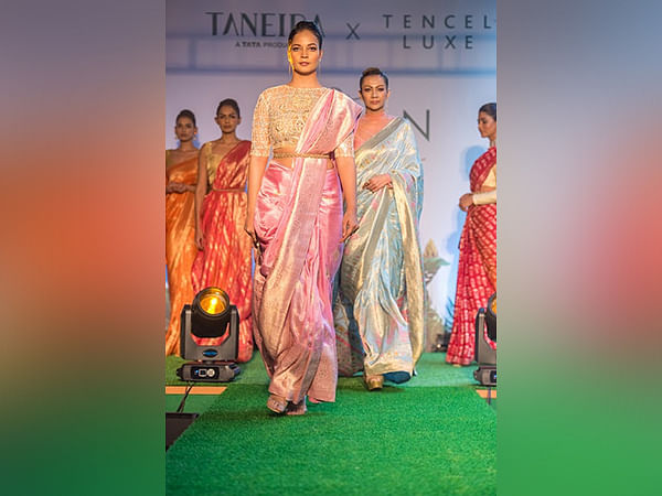 Taneira Multicoloured Striped Organza Saree Price in India, Full  Specifications & Offers | DTashion.com