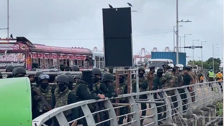 Sri Lanka army raids protest site near Presidential Secretariat. Protesters, journalists ‘attacked’