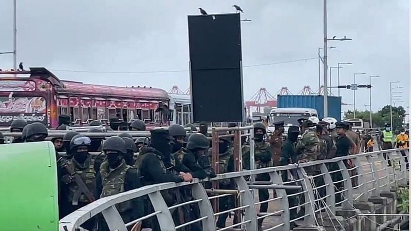 Sri Lanka army raids protest site near Presidential Secretariat. Protesters, journalists ‘attacked’ Sri Lanka army raids protest site near Presidential Secretariat. Protesters, journalists ‘attacked’