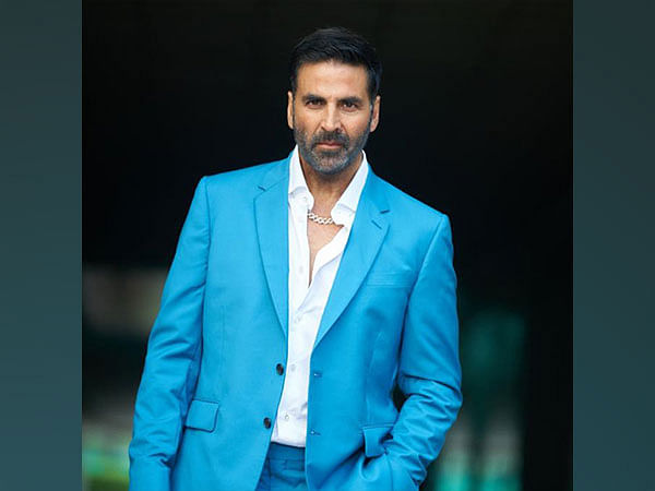 Akshay Kumar becomes highest taxpayer in India, receives 'samman patra' from income tax department