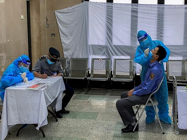 Vietnam reports 927 new COVID-19 cases