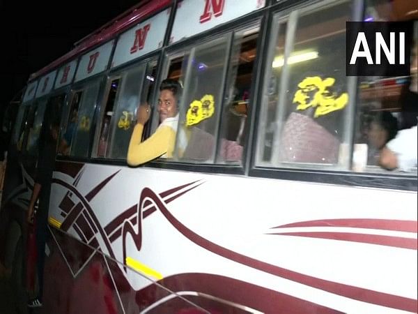 J-K: Fresh batch of Amarnath Yatra pilgrims leaves from Jammu base camp for Baltal, Pahalgam camps