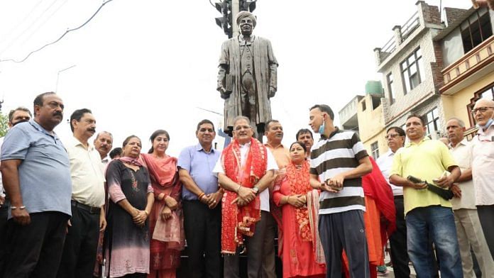 The unveiling ceremony of Mehr Chand Mahajan's statue in Jammu on 23 July | Photo: Twitter/@MayorJammu