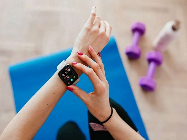 Study: Wearable activity trackers encourage people to exercise more and lose weight