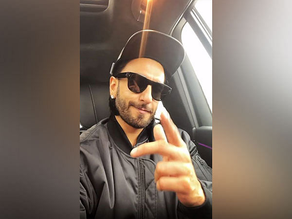 Ranveer Singh ditches his luxury car for an auto-rickshaw ride