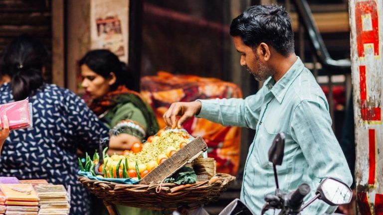 ‘0.01%’ street vendors from minority communities benefit from Centre’s loan scheme, finds RTI query