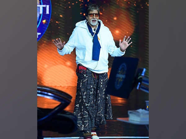 Amitabh Bachchan shares hilarious picture of himself from Kaun Banega Crorepati sets 