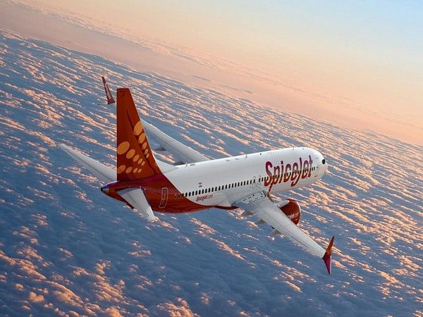 SpiceJet flight's windshield cracks mid-air, 2nd glitch in a day