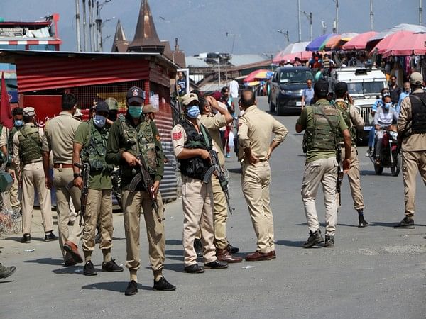 J-K administration confers meritorious service medals to 5 police officers