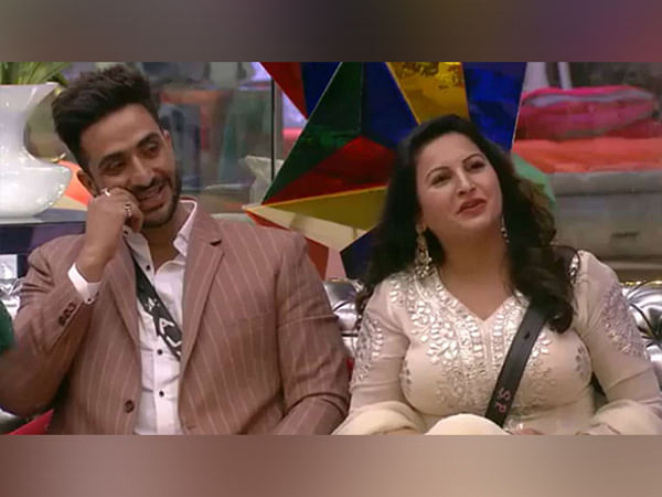 Aly Goni drops broken heart emoji on Twitter after Sonali Phogat's demise