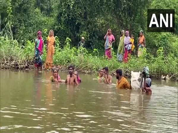 Nashik: Villagers await completion of  bridge across Daman for decades