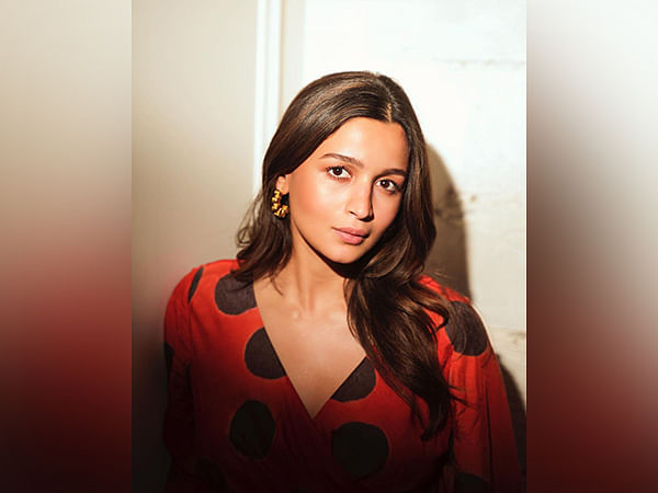   Alia Bhatt flaunts pregnancy glow in latest pictures, mother Soni Razdan reacts  