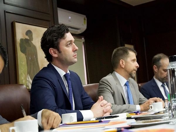 Senator Ossoff meets business leaders and students in Mumbai to enhance India-US relations