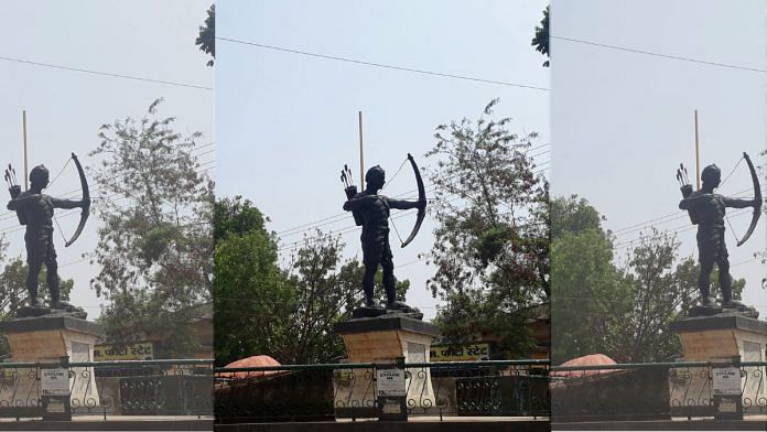 Statue of Tilka Manjhi, Dumka, Jharkhand | Wikimedia Commons