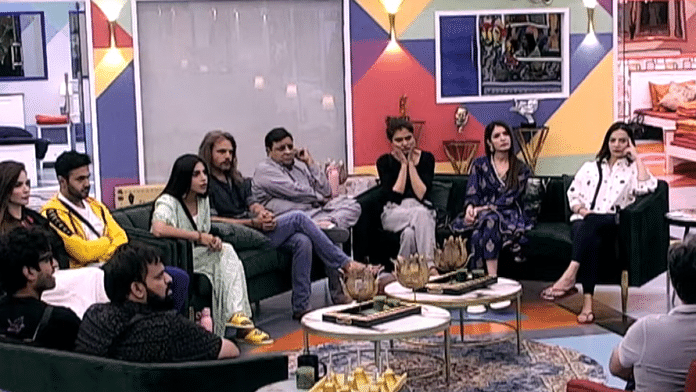 Contestants on Pakistani TV show Tamasha Ghar | YouTube