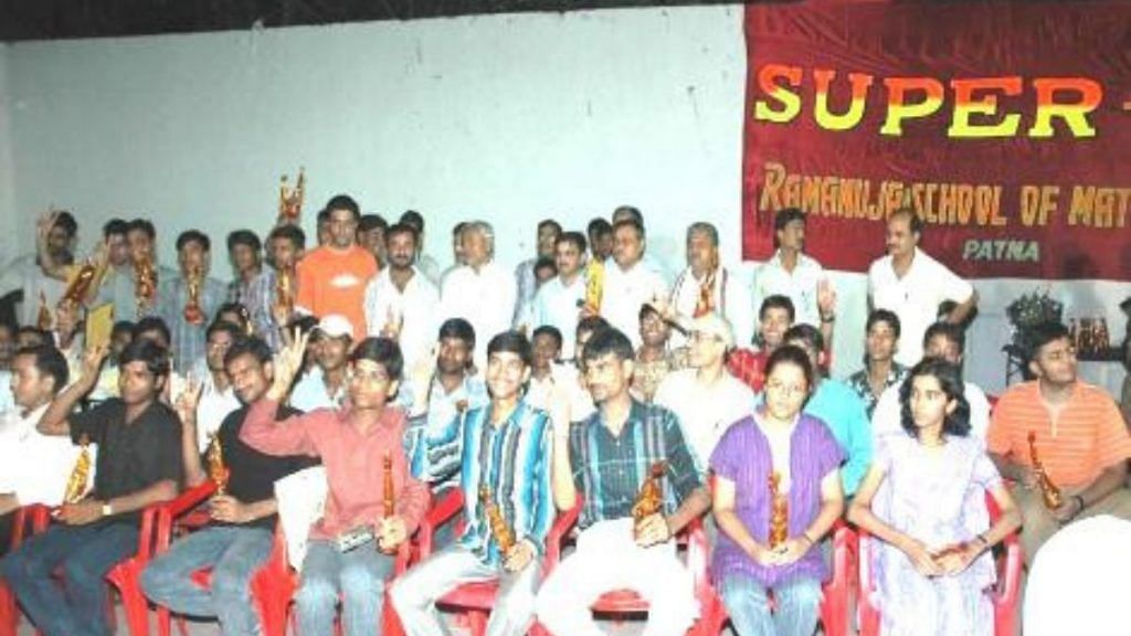 Super 30 Class of 2006 with the Bihar CM, Nitish Kumar | Wikimedia Commons