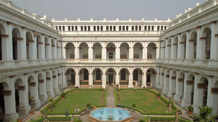 The courtyard of the Indian Museum in Kolkata | Commons
