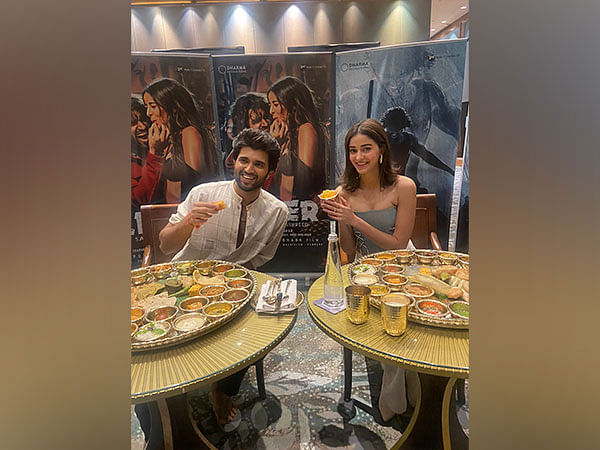 Vijay Deverakonda, Ananya Panday enjoy Gujarati thali after 'Liger' promotions