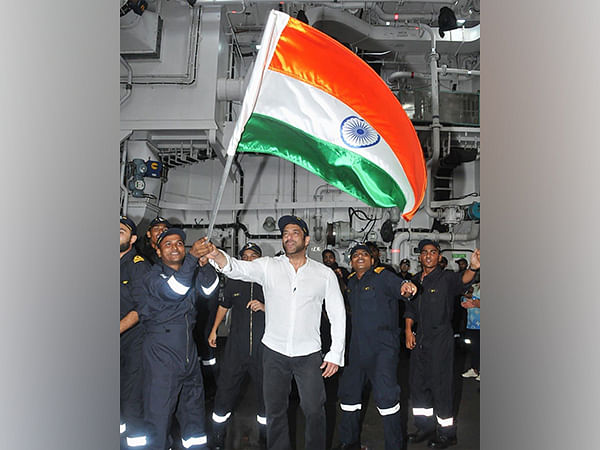 Salman Khan extends wishes on 76th Independence Day, posts picture with Indian Flag