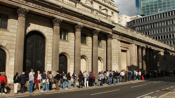 Queue outside the Bank of England in London | File image | Commons