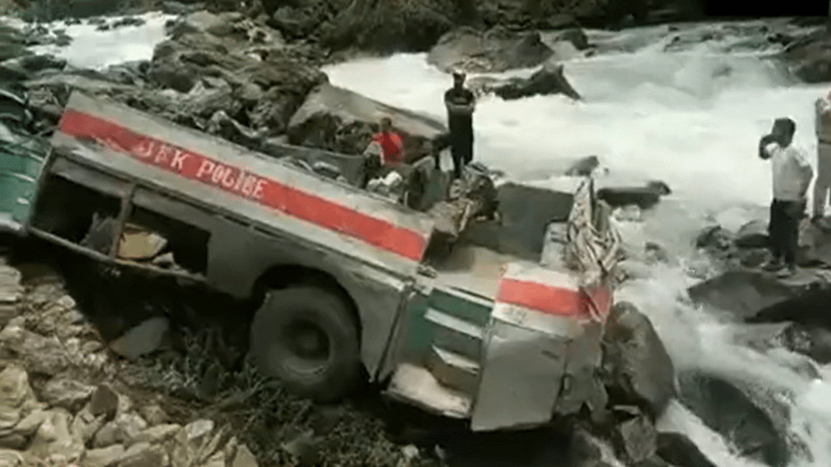 6 security personnel dead, several injured as bus rolls down gorge in  Kashmir
