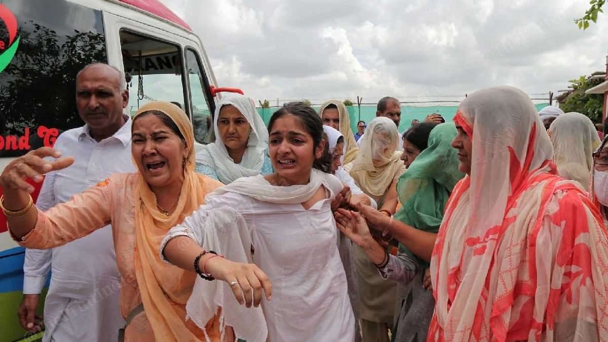 Yashodhara rushes out of home to be a part of her mother's final journey | Suraj Singh Bisht | ThePrint 
