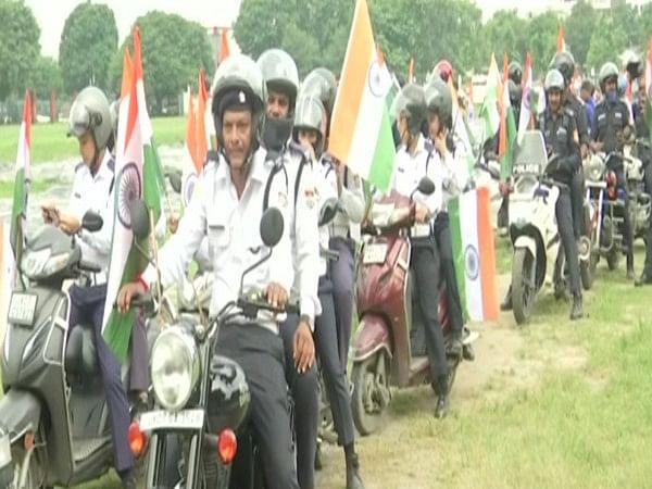 Dehradun: Police organised a Tiranga rally yatra with 100 meters long tricolour