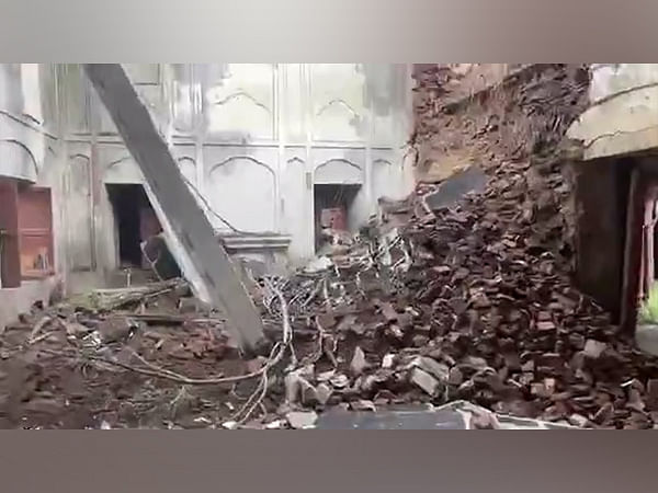 Maharaja Ranjit Singh ancestral haveli in Pak collapses due to govt's negligence 