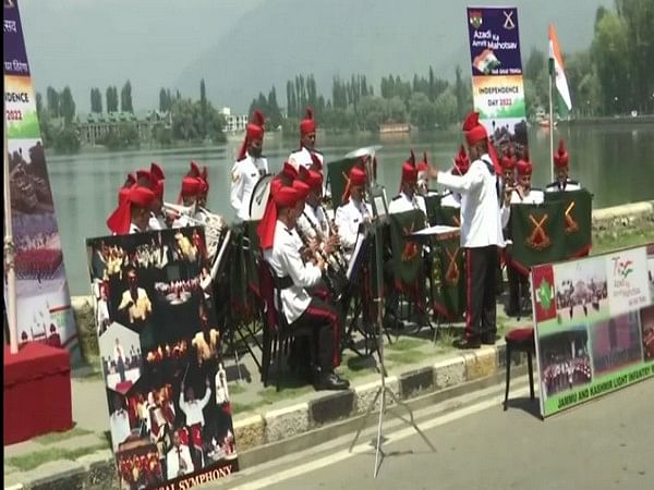 Army's JKLI organises band performance at Dal Lake in Srinagar as part of Azadi Ka Amrit Mahotsav