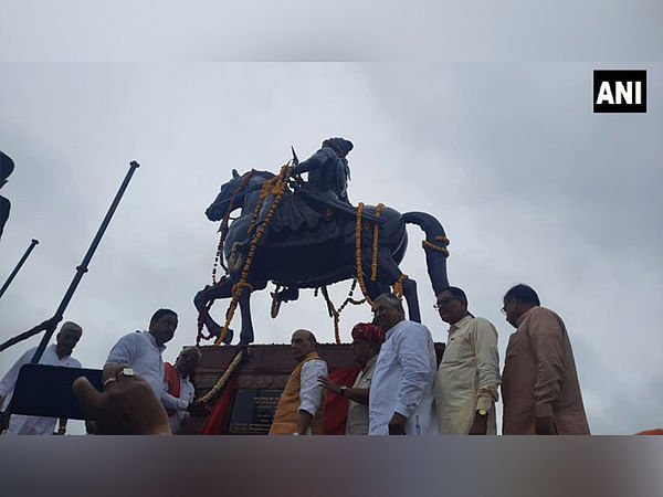 Defence Minister unveils Veer Durgadas Rathore's statue on his birth anniversary