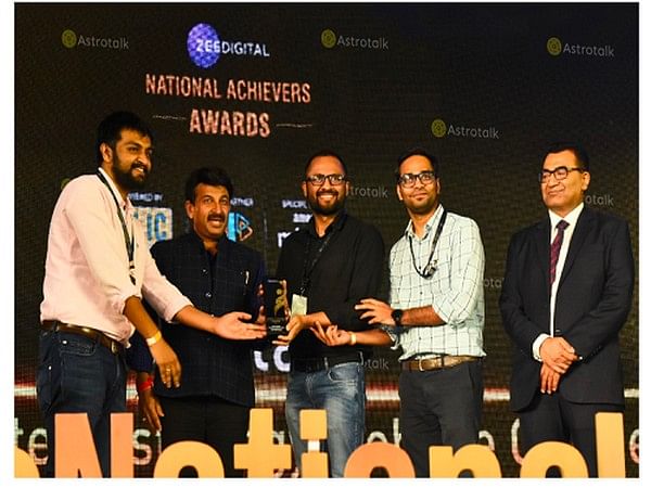 MP Manoj Tiwari honours Astrotalk as India's most trusted astrology website at Zee National Achievers Awards