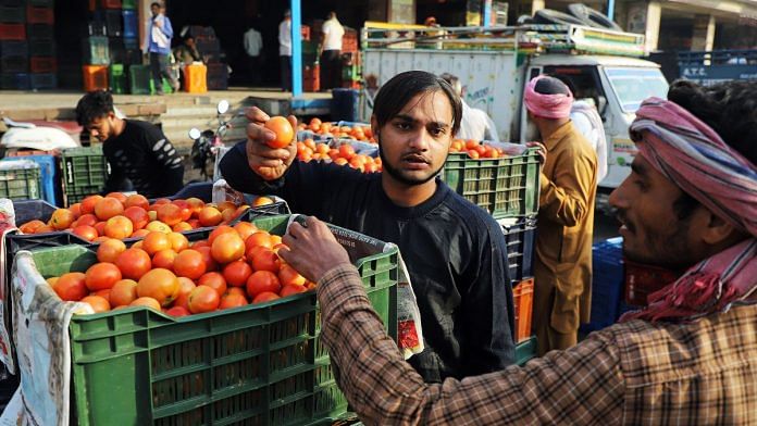 Vendors sell tomatoes at Ghazipur vegetable market in New Delhi | ANI file photo
