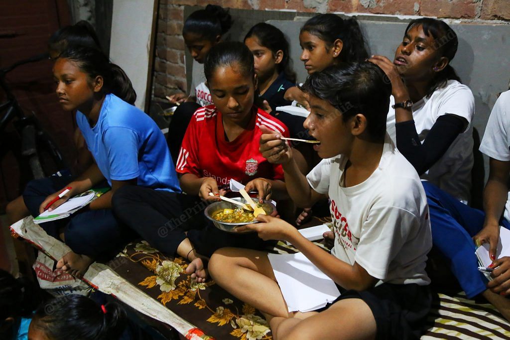 The food prepared has to be shared in the shame bowl by one group sitting together during the classes | Photo: Manisha Mondal | ThePrint