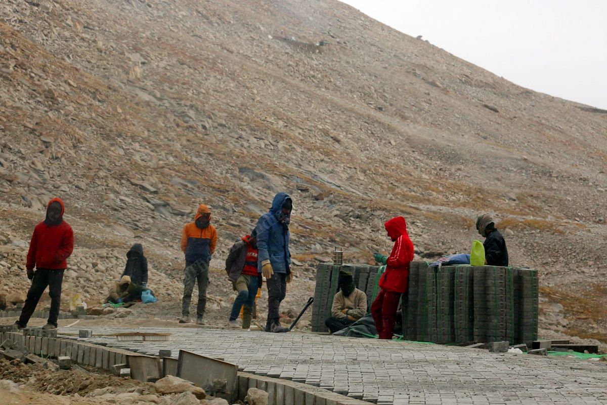 Labourers at a construction site | Praveen Jain | ThePrint