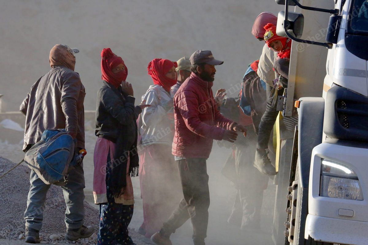 Labourers standing in a queue to board a truck | Praveen Jain | ThePrint