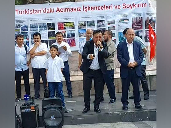 Uyghurs protest in Turkey over China's zero Covid policy