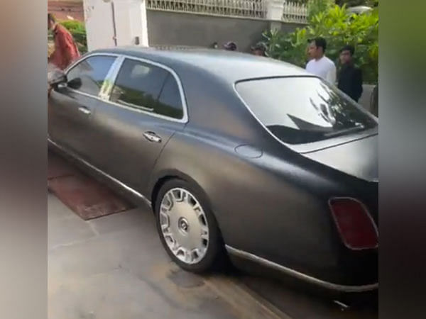 Luxury 'Bentley Mulsanne' car stolen from London recovered in Karachi